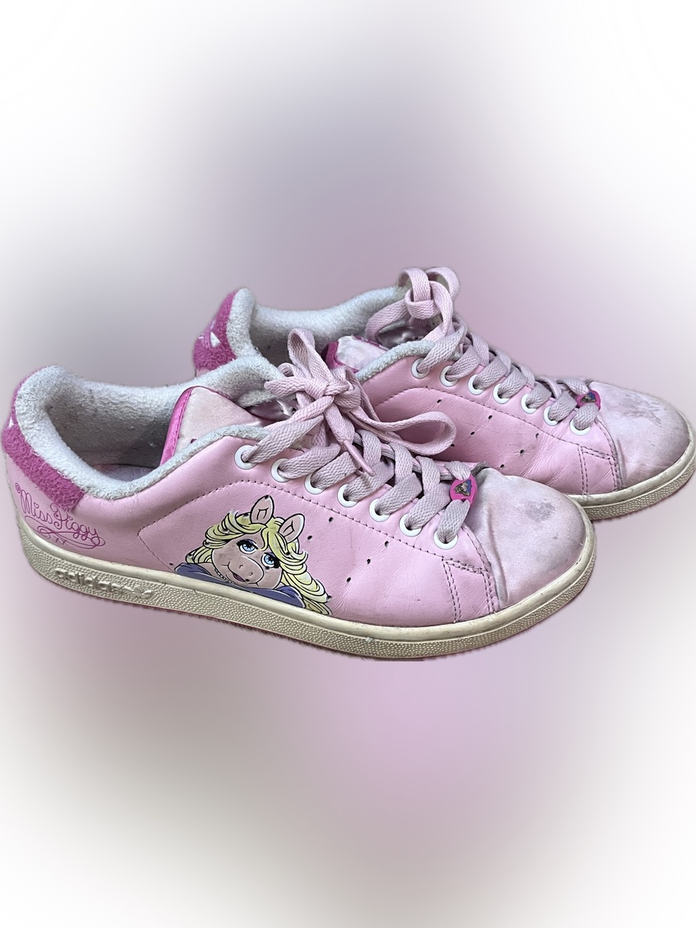 adidas adicolor Miss Piggy Pink Low Top Lace Up Sneakers Rubber Sole Muppets